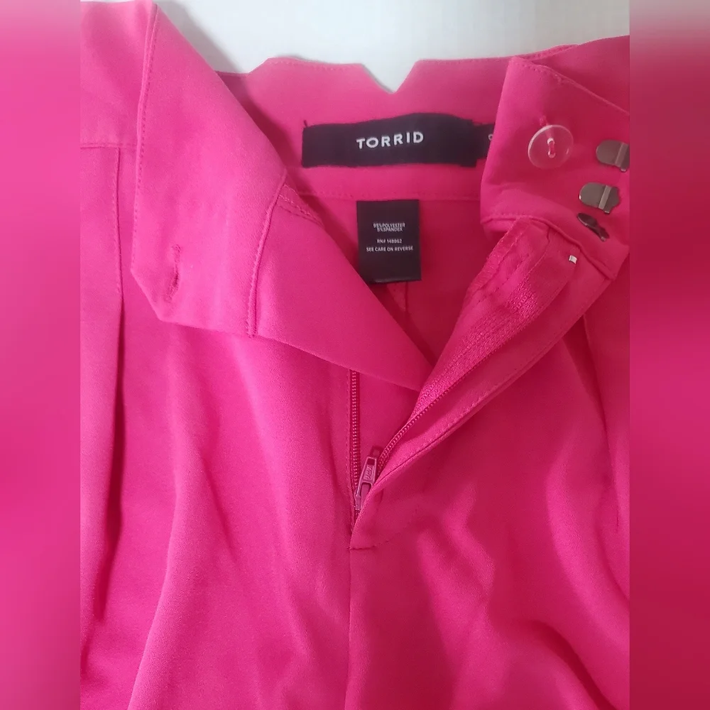 TORRID hot Pink Size 22 Wide Leg Studio‎ Crepe shorts with pockets